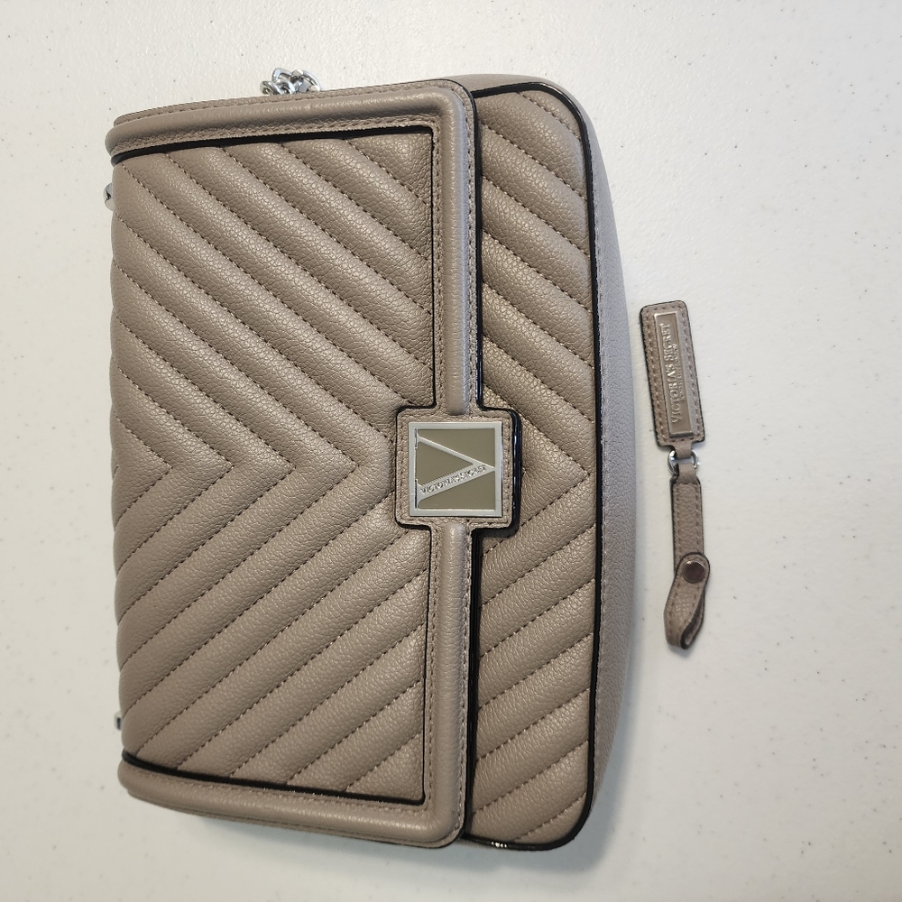 Victoria's Secret Gray Quilted Shoulder Bag with Silver Chain - Picture 10 of 12